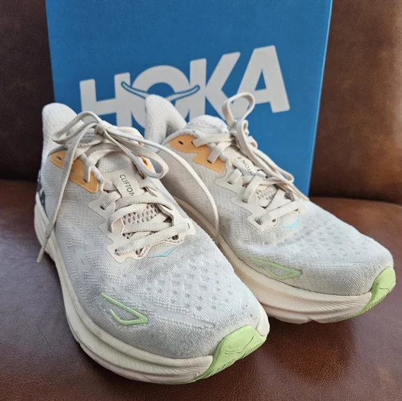 HOKA Clifton 9 size 7 womens - Picture 4 of 15